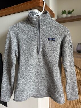 Patagonia Light Gray women’s better sweater 1/4 zip